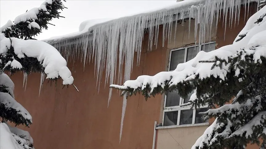 Kars, Tunceli ve Ardahan'da kar ve soğuk hava etkisini sürdürüyor