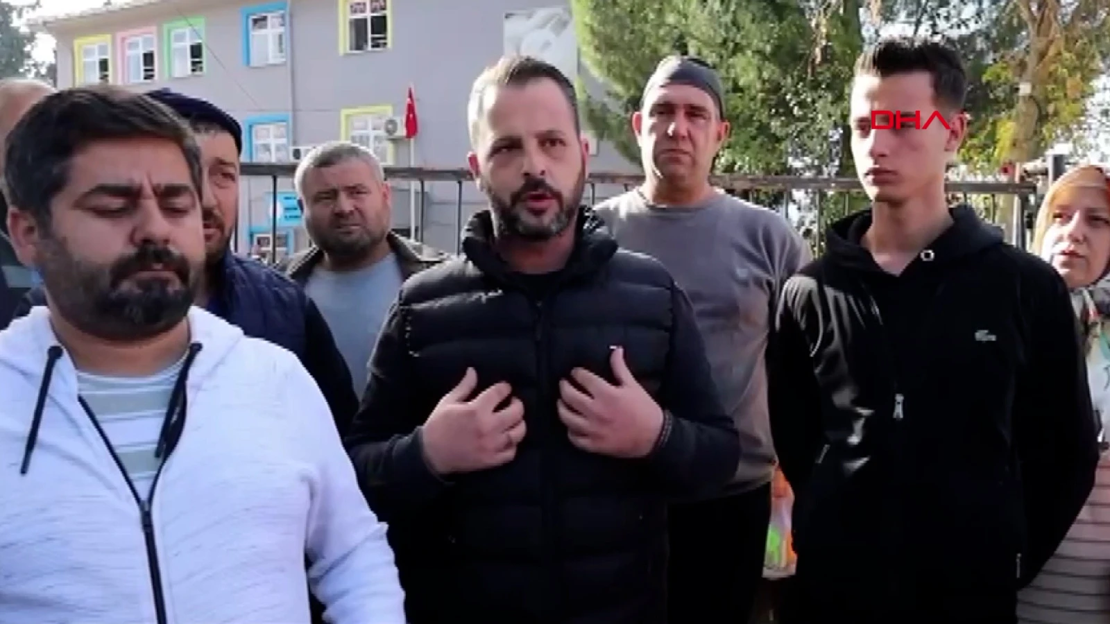 Manisa'daki ortaokulda darp iddiası! Veliler tepki gösterdi