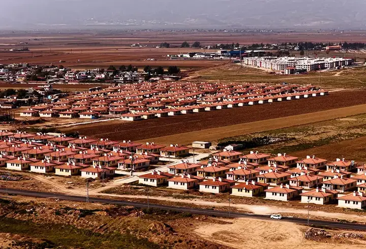 Bakan Kurum, Hatay'daki Türkiye'nin ilk kırsal uydu kentini paylaştı