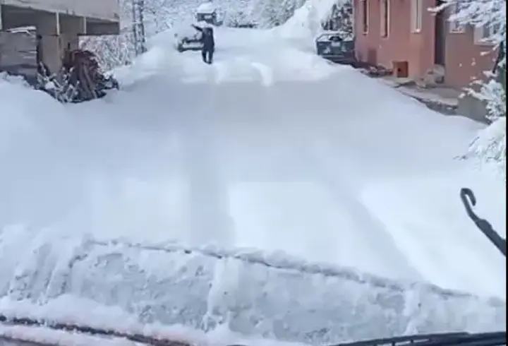 Kar küreme aracına oyun havası ile karşılama