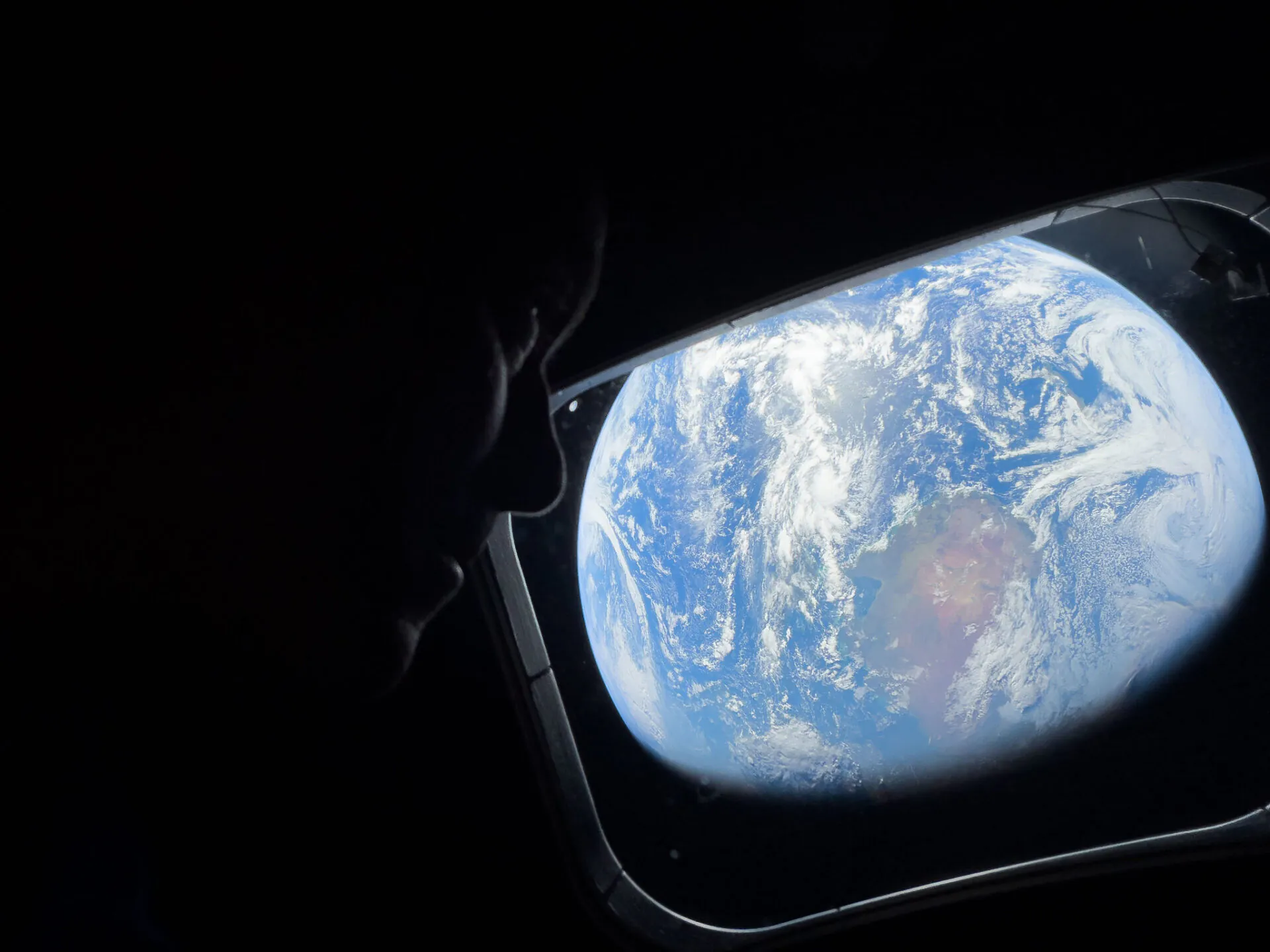 NASA iPhone 17 Pro Max ile Çekilen Artemis II Fotoğraflarını Paylaştı