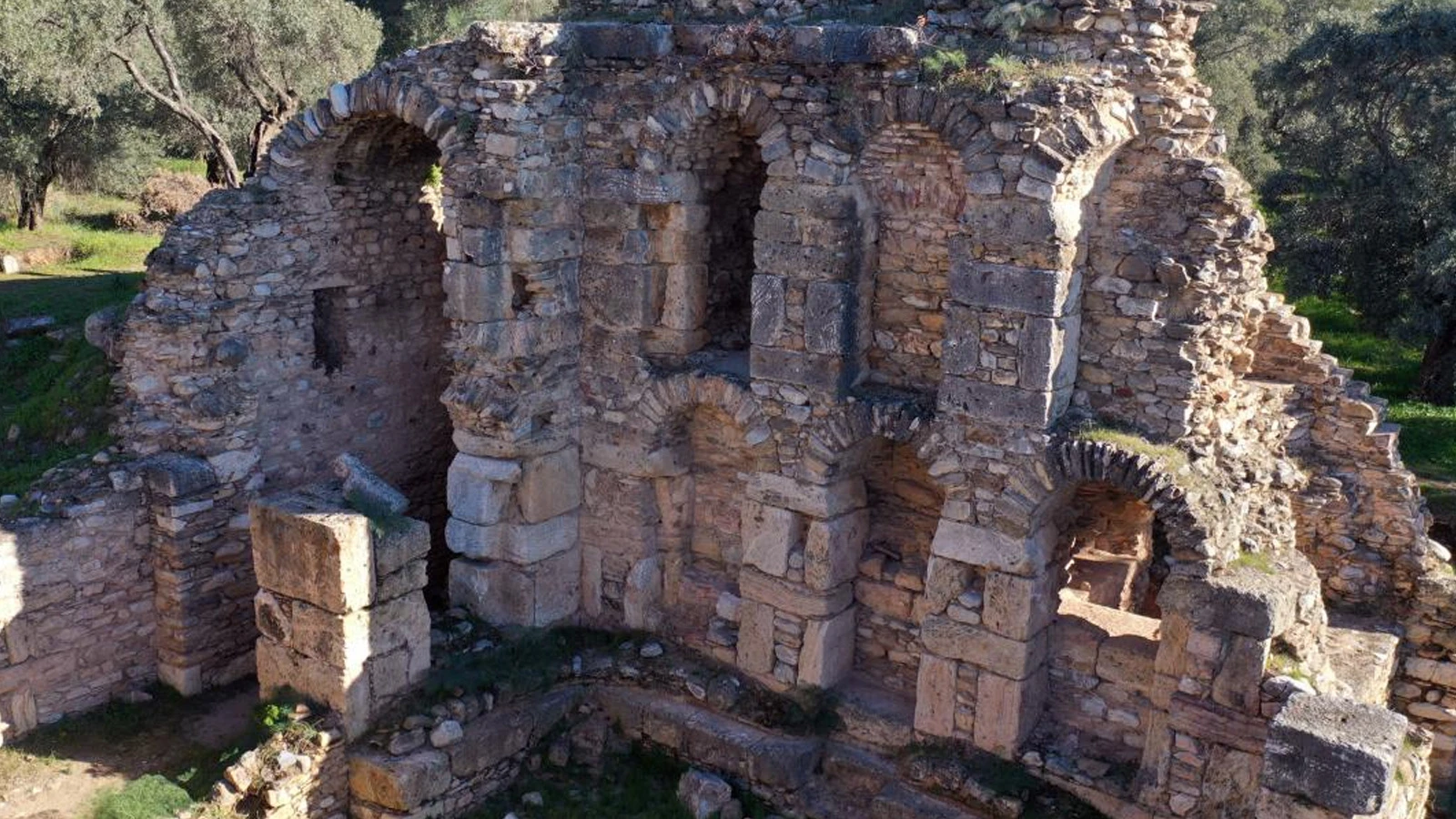 Nysa Antik Kenti'nde 1800 yıllık merdiven ortaya çıktı