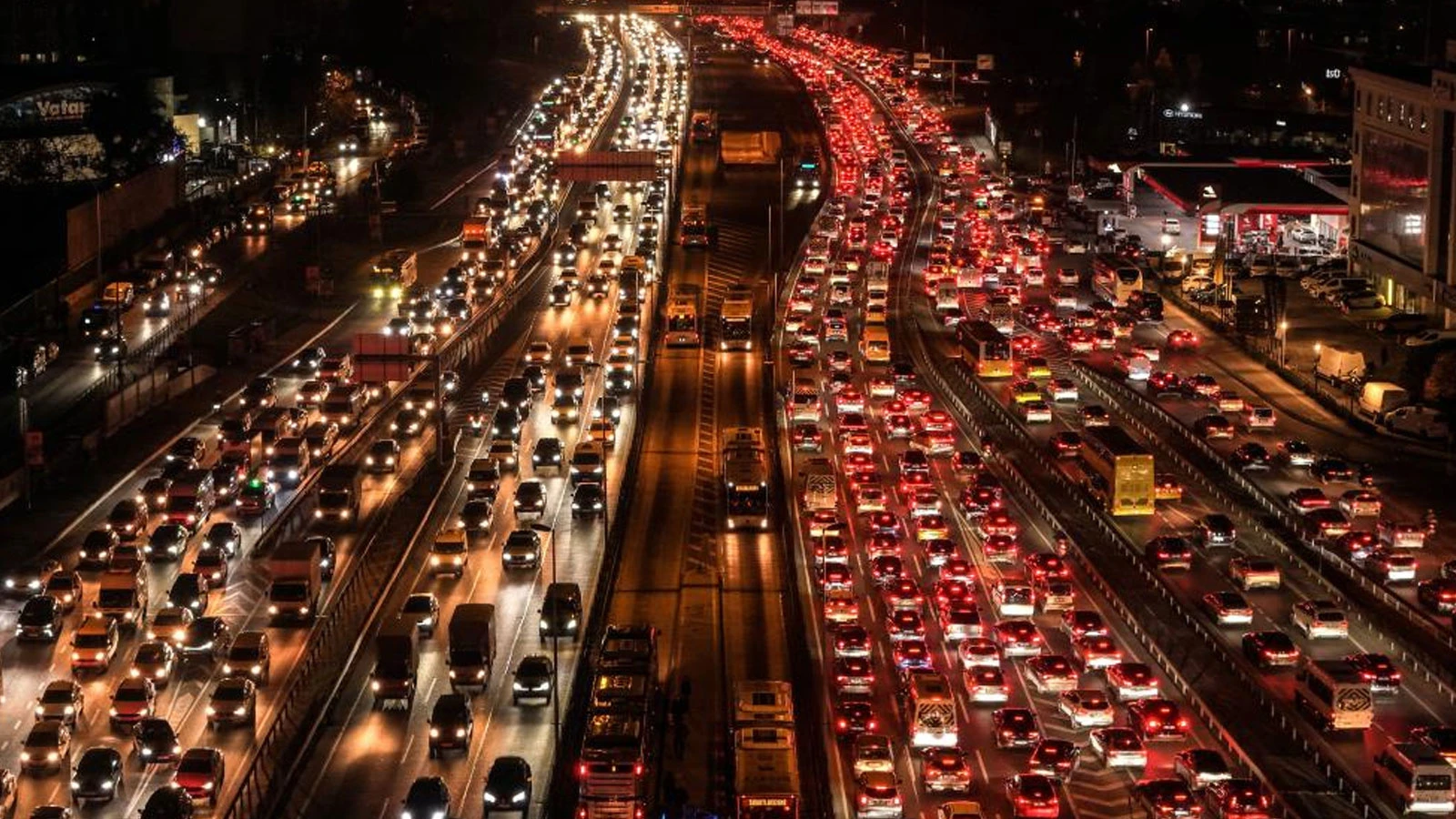 İstanbul'da trafik yoğunluğu günlerdir yüzde 80'in altına inmedi