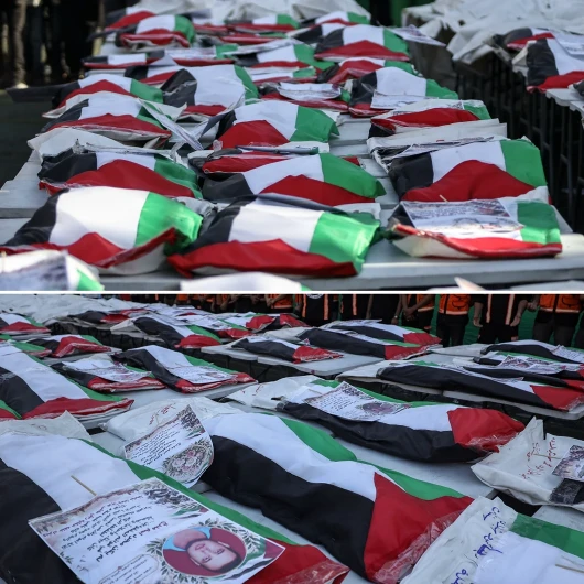 Gazze'de Yaklaşık 3 Yıl Sonra Enkazdan Çıkarılan 75 Filistinlinin Naaşı Toprağa Verildi