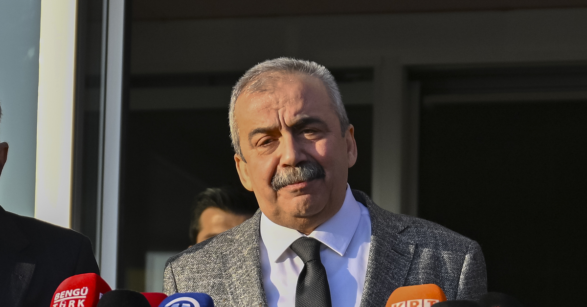 Sırrı Süreyya Önder'in yoğun bakımda tedavisi sürüyor!