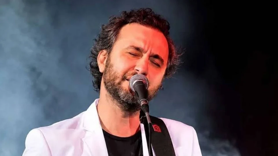 Şarkıcı Nev Hayatını Kaybetti