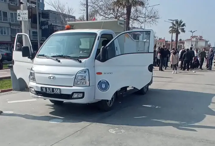 Çöp kamyonunun altında kalan çocuk hayatını haybetti