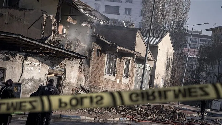 Erzurum'da iki katlı evde patlama meydana geldi, 1 kişi yaralandı