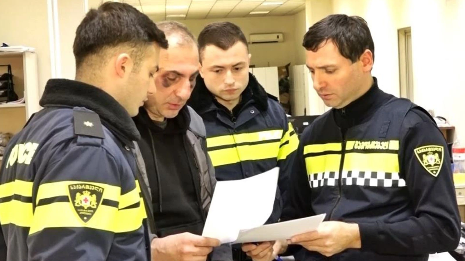 Gürcistan'da muhalefet lideri mahkeme binasını kundaklama girişiminden gözaltına alındı