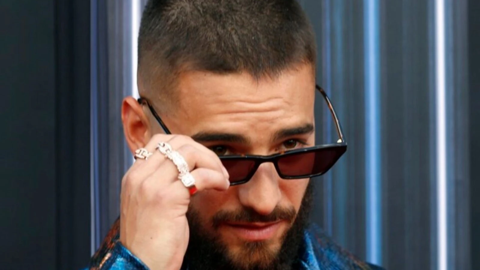 Maluma konserine bebeğiyle gelen anneyi sahnede azarladı!