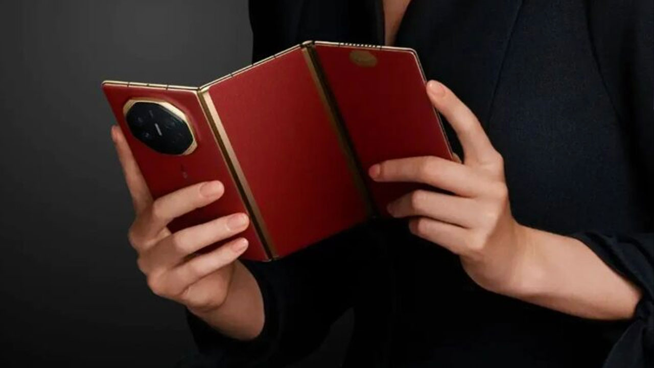 Huawei Katlanabilir Telefonda Lider