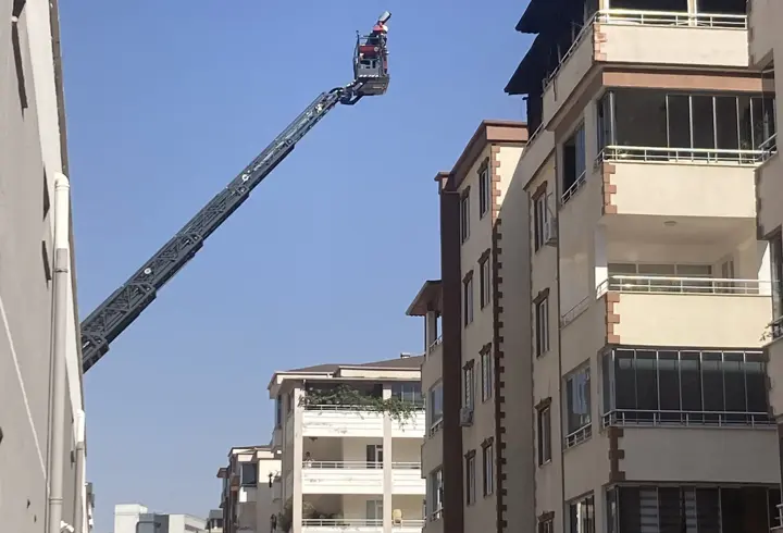 Gaziantep'te apartmanın terasında çıkan yangın söndürüldü