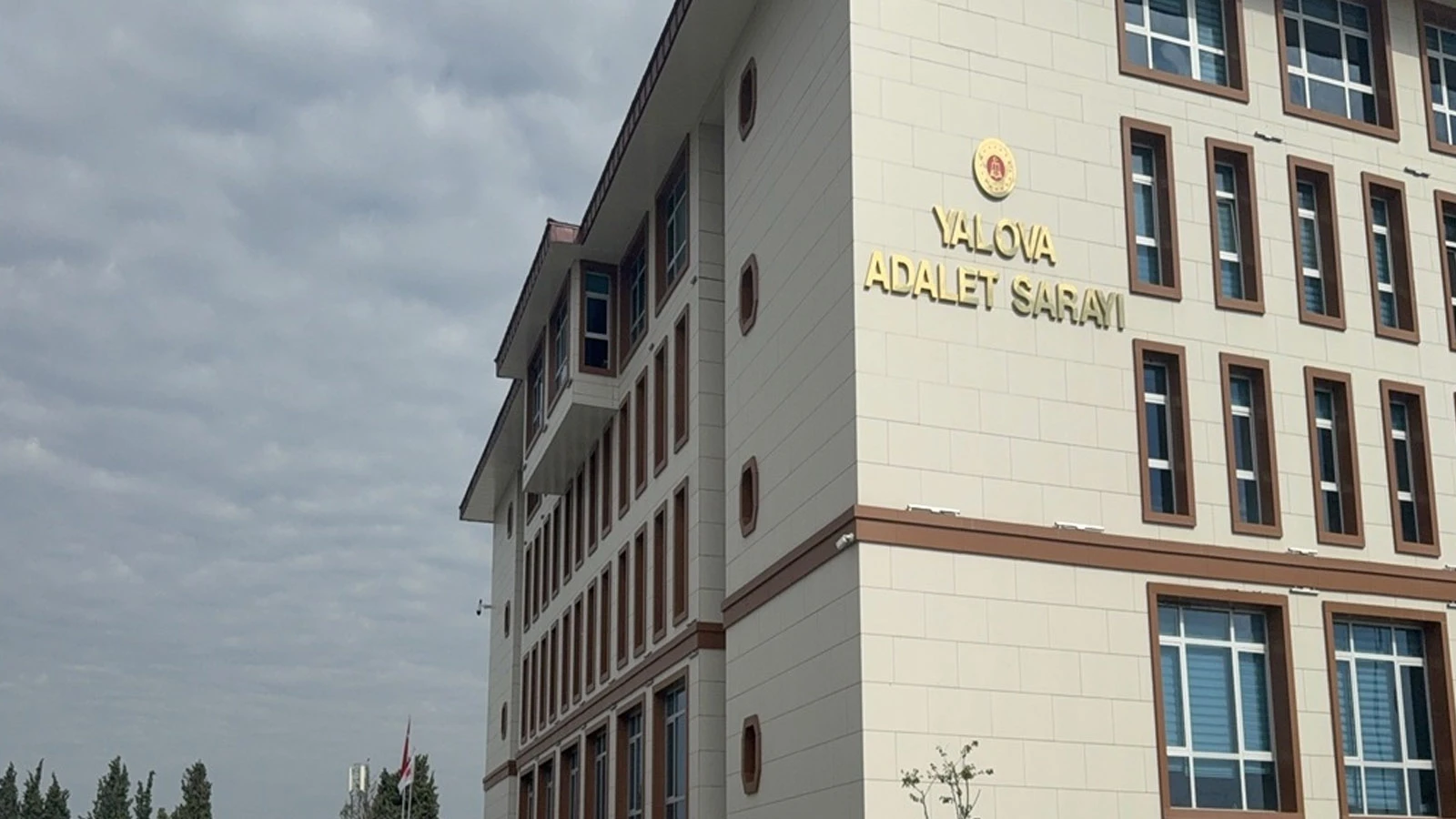 Yalova'da İl Göç İdaresi Müdürlüğü'ndeki operasyonda gözaltı sayısı 9 oldu