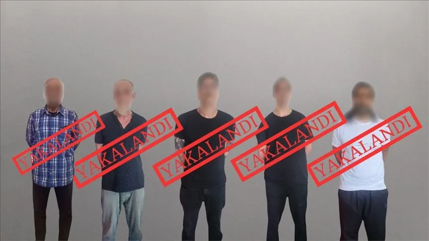 Kırmızı bültenle aranan 5 kişi yakalanarak Türkiye'ye getirildi