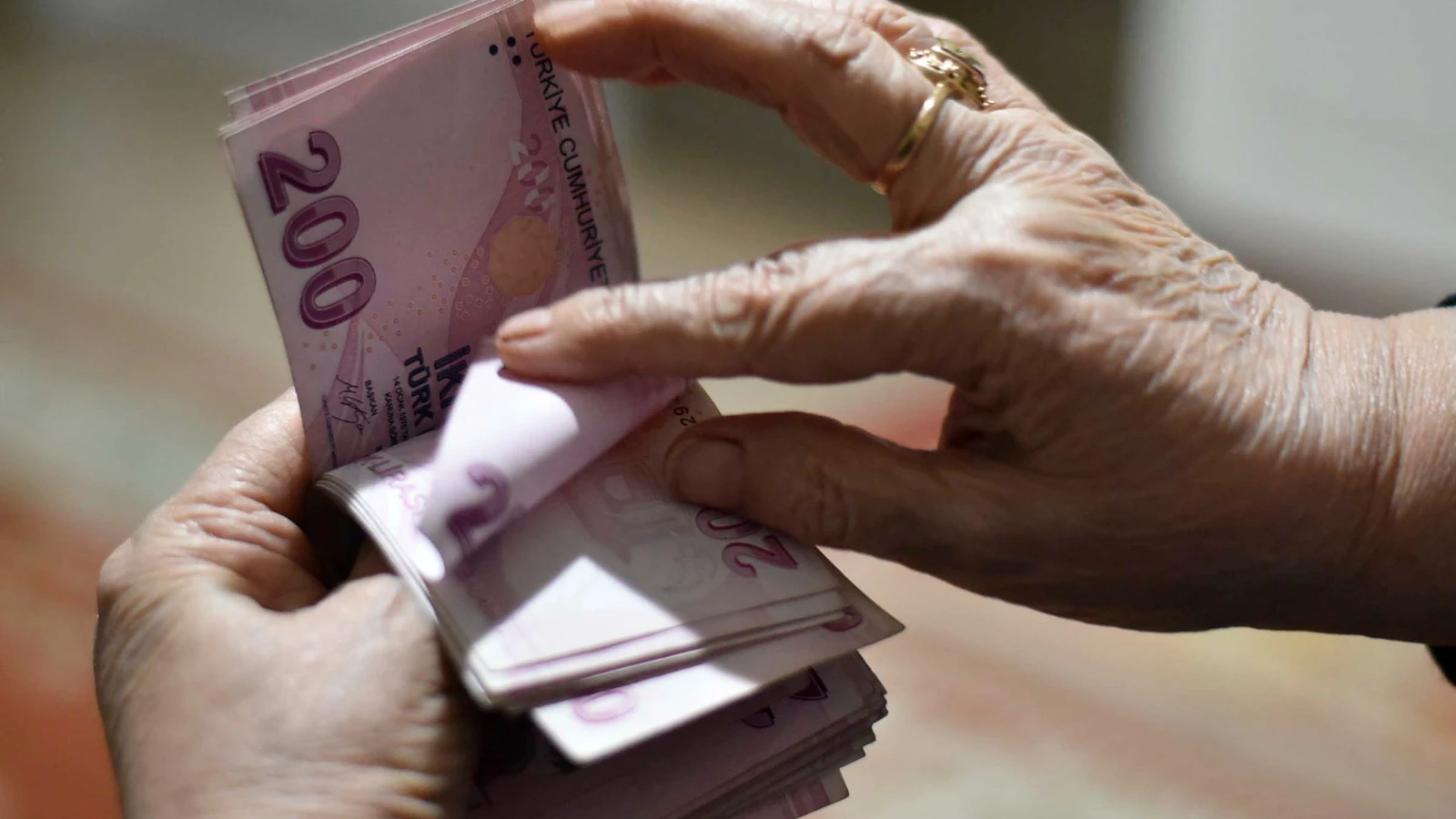 Emekliler yeni yılda intibak bekliyor