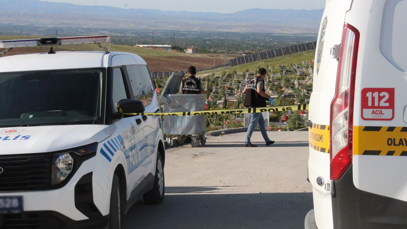 Husumetli akrabalar arasında tabanca ve bıçaklı kavga: Yaralılar var