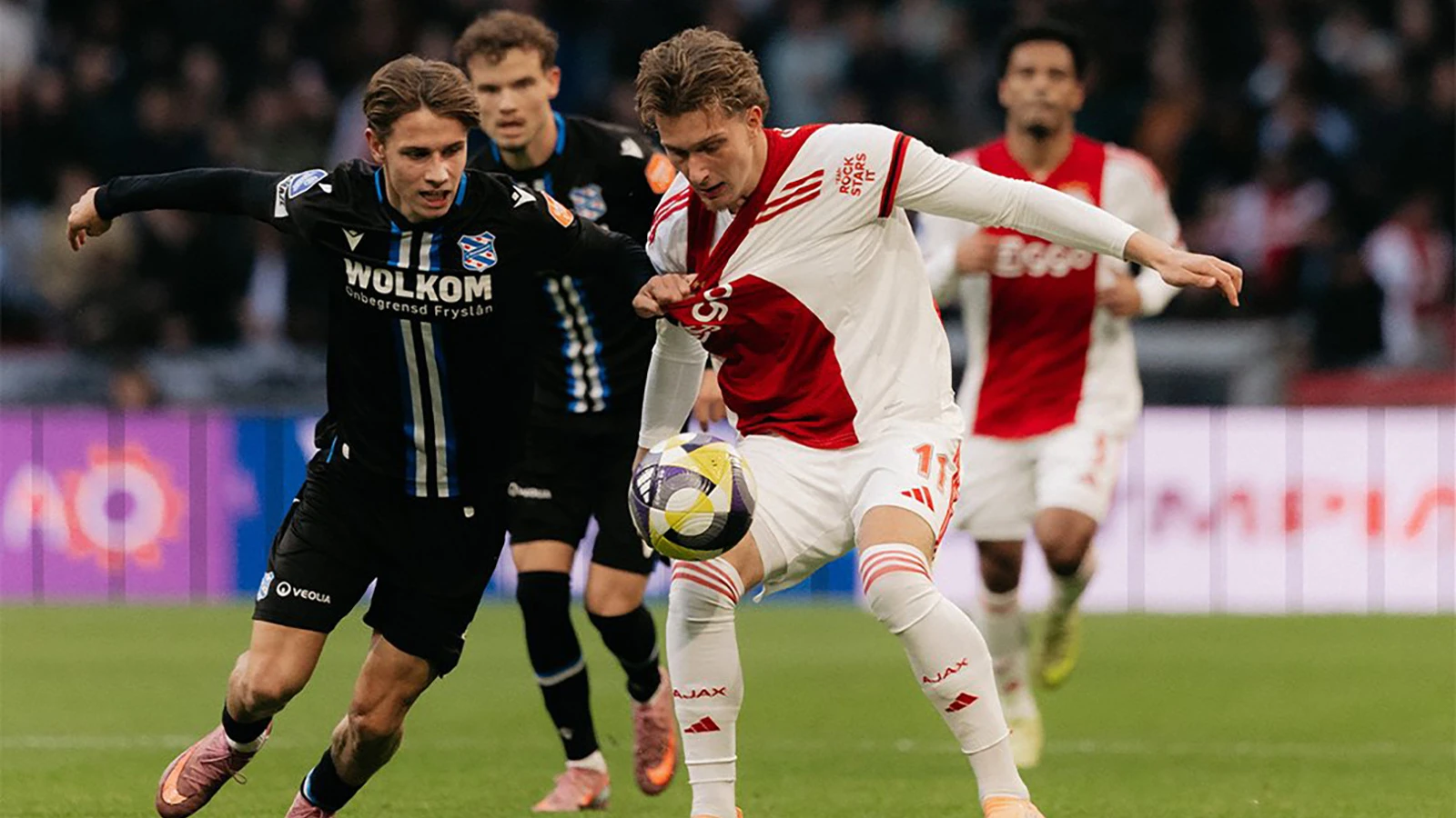 Galatasaray'ın rakibi Ajax, Heerenveen'e diş geçiremedi