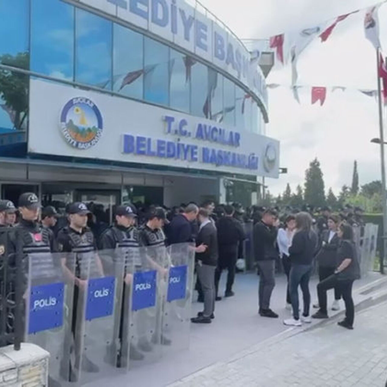 Avcılar ve Beşiktaş belediyesinde 7 gözaltı!