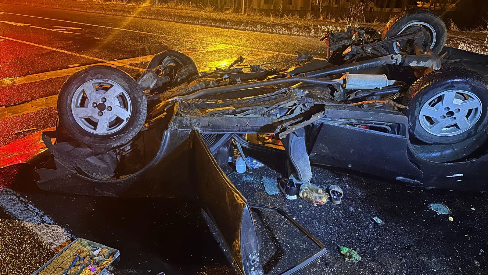 Ağrı'da otomobil hurdaya döndü: 2'si ağır 4 yaralı