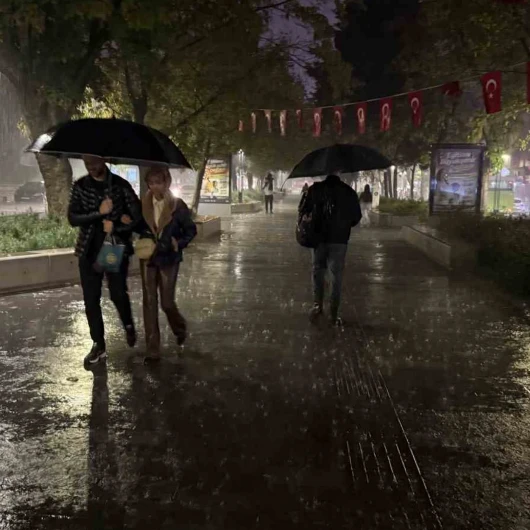 Kocaeli’de beklenen sağanak etkisini göstermeye başladı