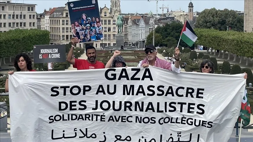 Brüksel'de uluslararası gazeteciler İsrail'in Gazze'de meslektaşlarını katletmesini protesto etti