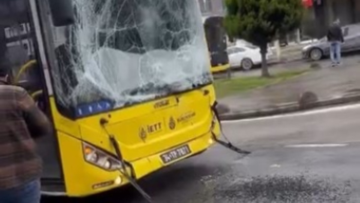 İstanbul'da İETT otobüsleri çarpıştı! Yaralılar var