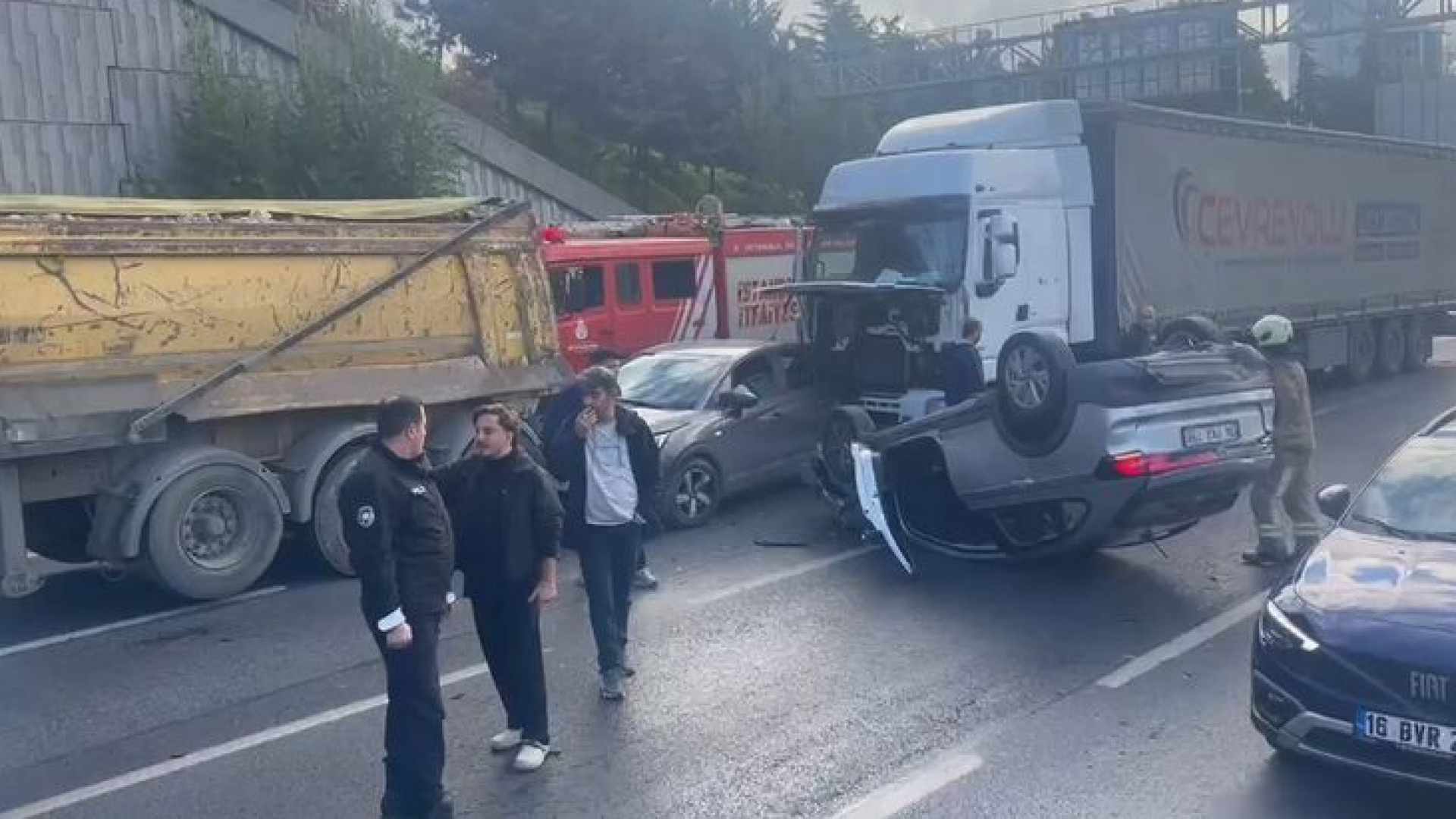 Son Dakika Haberi: İstanbul Bağcılar'da Zincirleme Kaza! Yaralılar Var - Habertürk Haberler