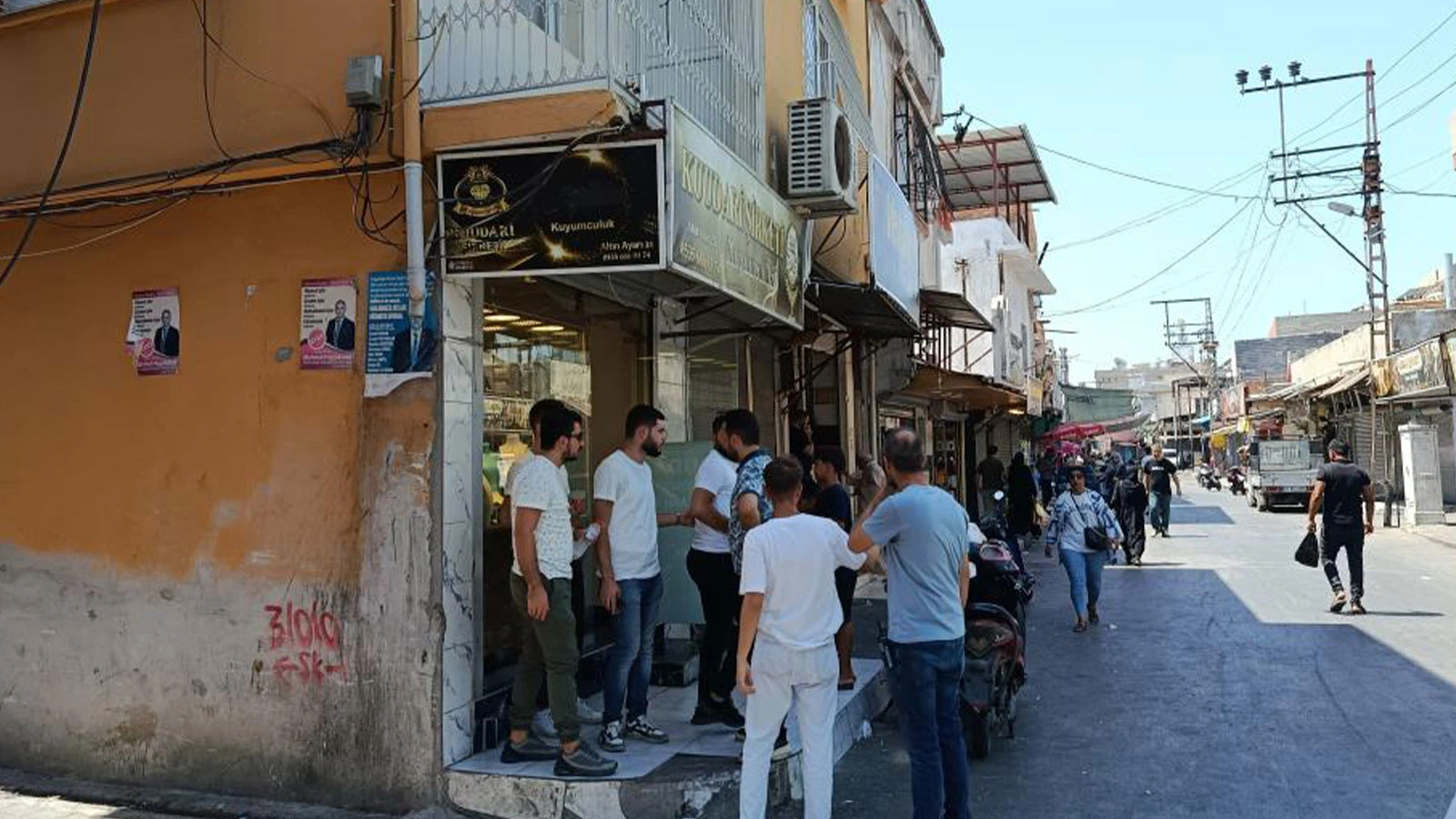 Kuyumcu soygunu: 2 kişiyi vurup 1 kilo altın çaldılar