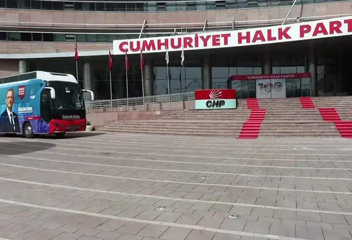 CHP'de eski yönetim yargıyla döner mi? Özgür Özel’den çarpıcı yanıt