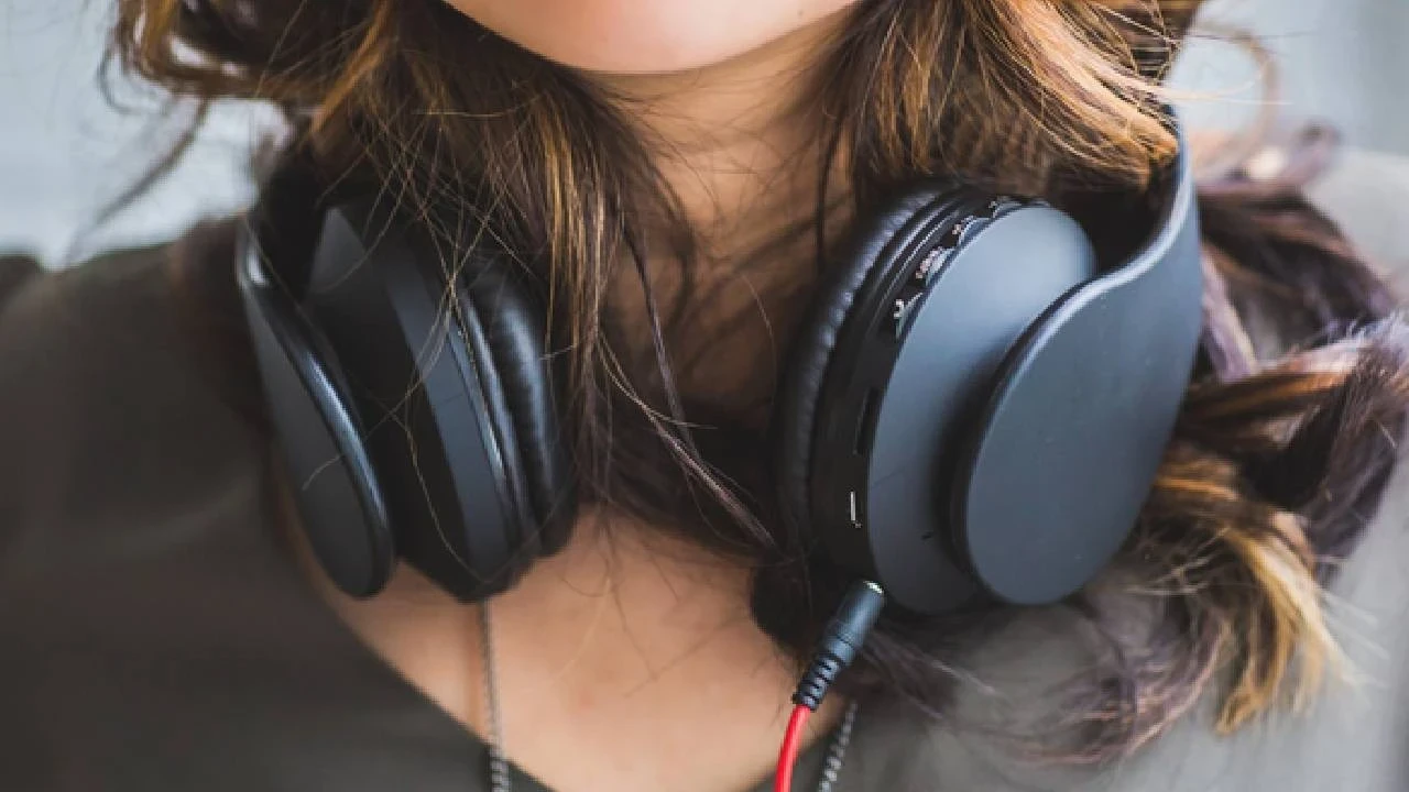 Otobüste Yüksek Sesli Müzik Dinleyene 100 Sterlin Ceza
