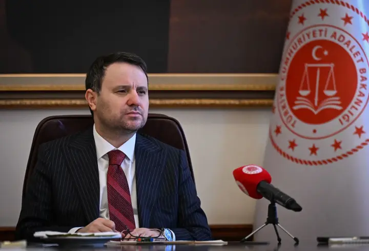 Bakan Gürlek: 10 yılı doldurmayan bir hakim, ticaret mahkemesi başkanı olmayacak