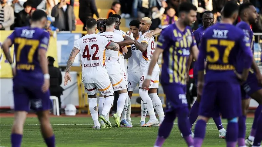 Lider Galatasaray, Eyüpspor'u 5 golle geçti