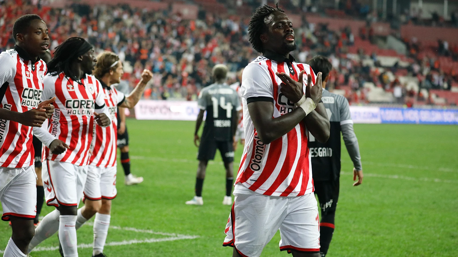 Nefes kesen gol düellosunda son gülen Samsunspor oldu