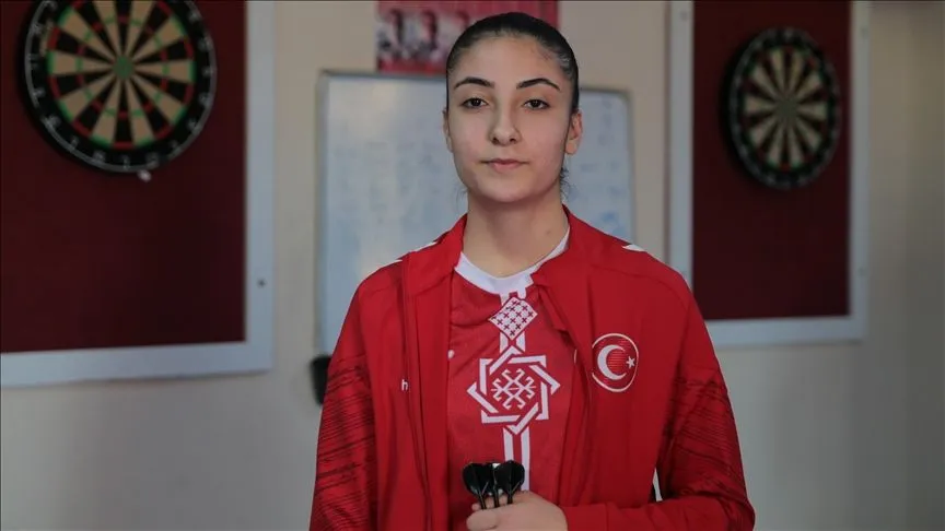 Hayali okçu olmaktı 15 yaşında dartta dünya şampiyonluğuna ulaştı