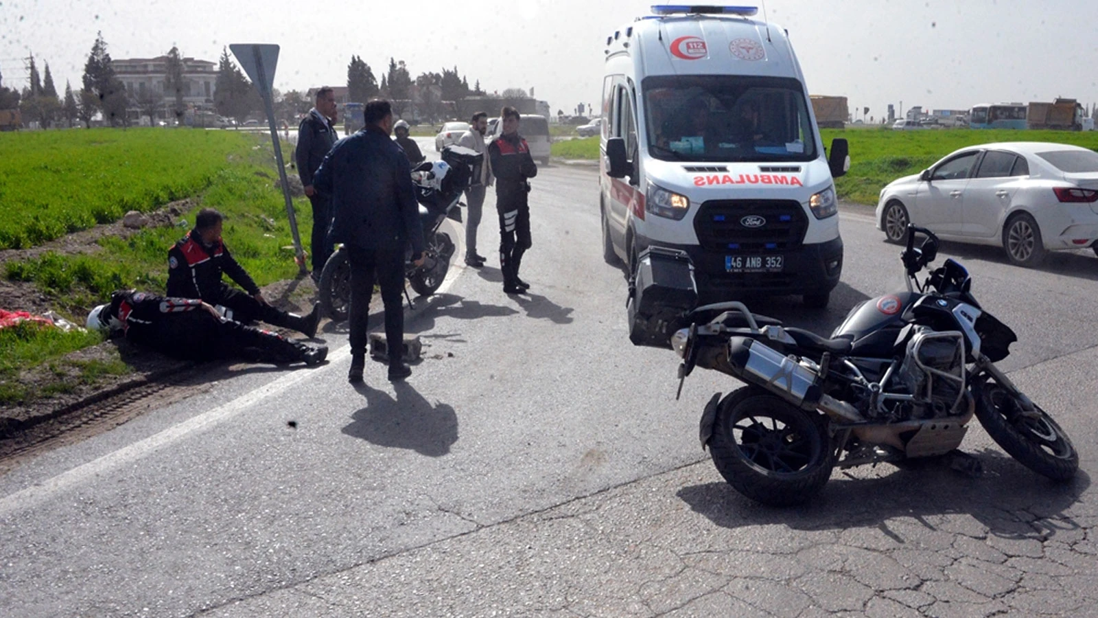 Kahramanmaraş'ta babasından izinsiz aldığı otomobille polislere çarptı