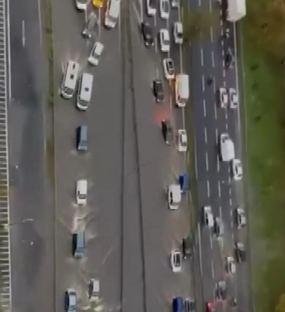 İstanbul'da sağanak etkili oluyor; yollar göle döndü
