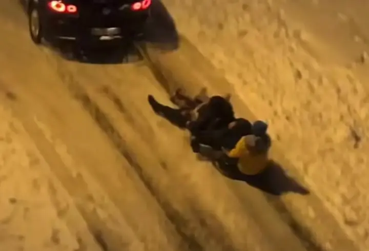 Ordu’da kar yağışı eğlenceye dönüştü; dans edip, kızakla kaydılar