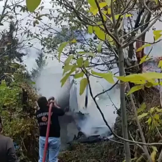 Yayla Evine Yıldırım Düştü: Üç Katlı Ev Alevlere Teslim Oldu