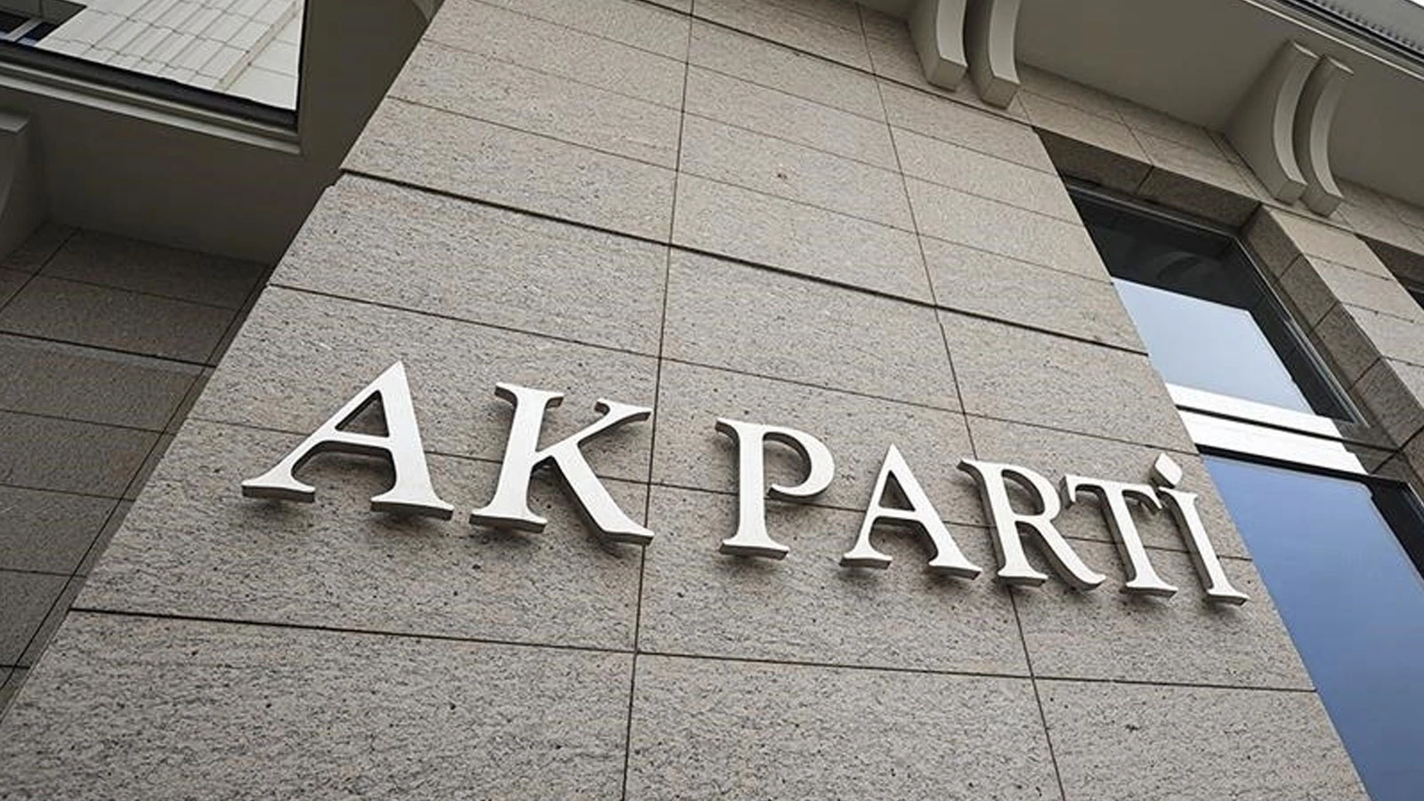 Eski AK Parti İzmir Milletvekili Kocabıyık, partisinden ihraç edildi
