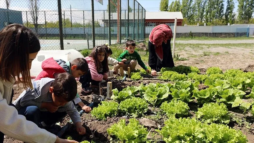 Dijital bağımlılığa karşı projeyle öğrenciler tableti bıraktı toprağa sarıldı