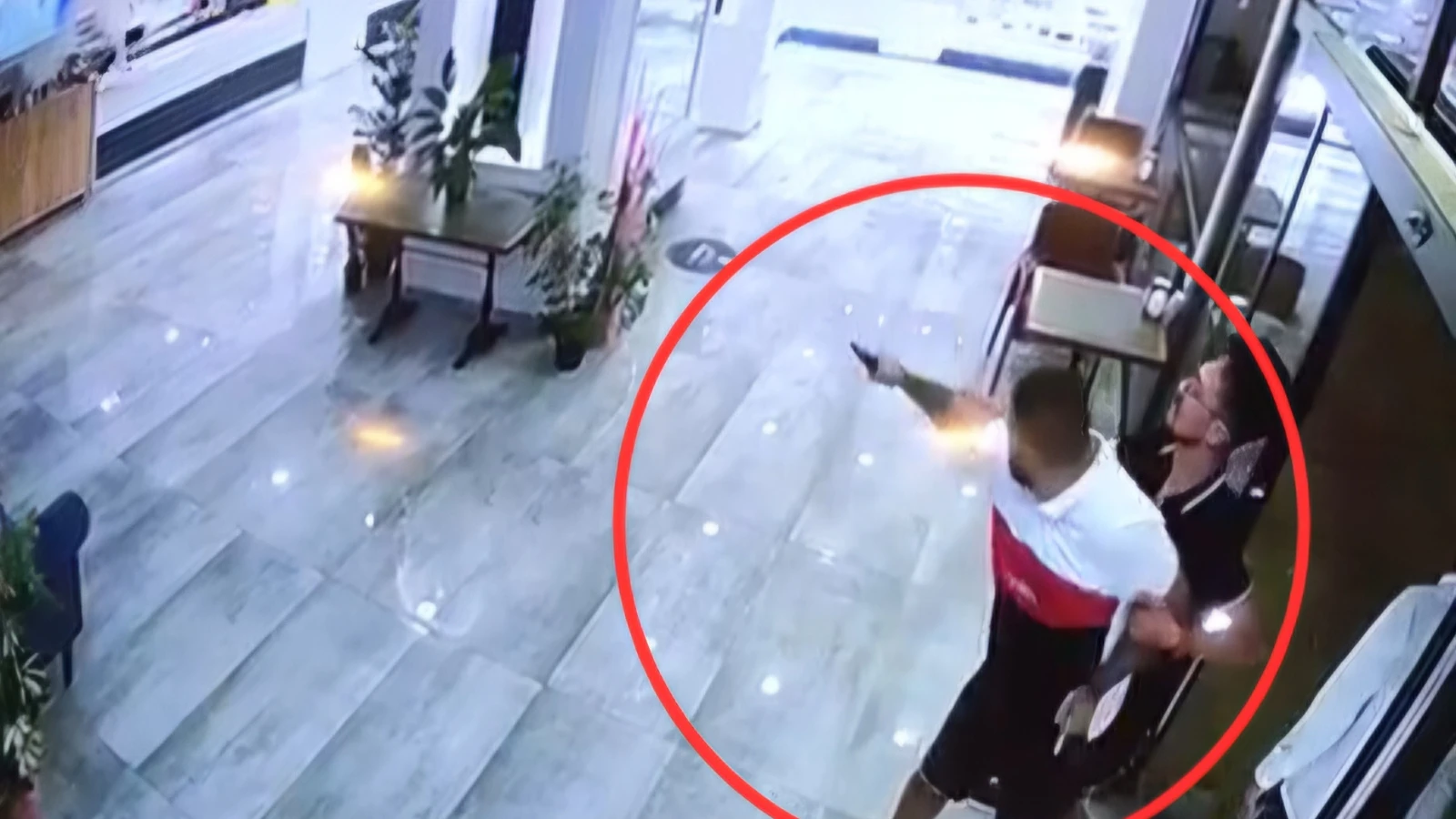 5 kişiyle birlikte ortak olamadığı kafeye kurşun yağdırdı