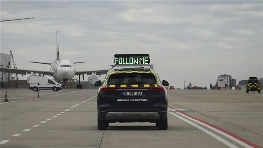Kuledeki hava trafik kontrolörlerinin yerdeki keskin gözleri