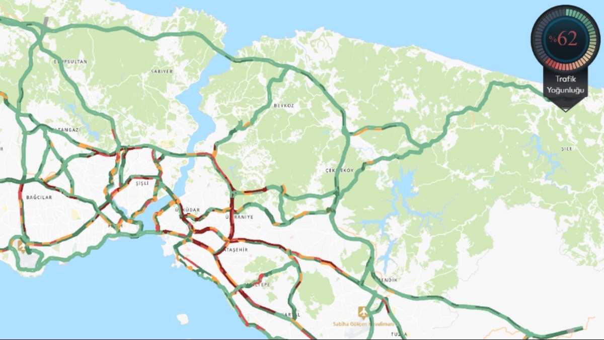 Tatil bitti, mesai başladı. İstanbul'da trafik kilitlendi