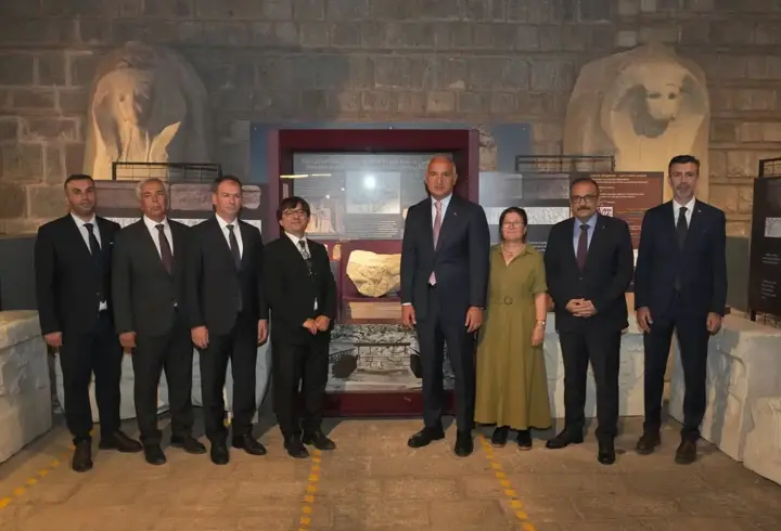 Bakan Ersoy, Hitit İmparatorluğunun izlerini taşıyan sergiyi ziyaret etti