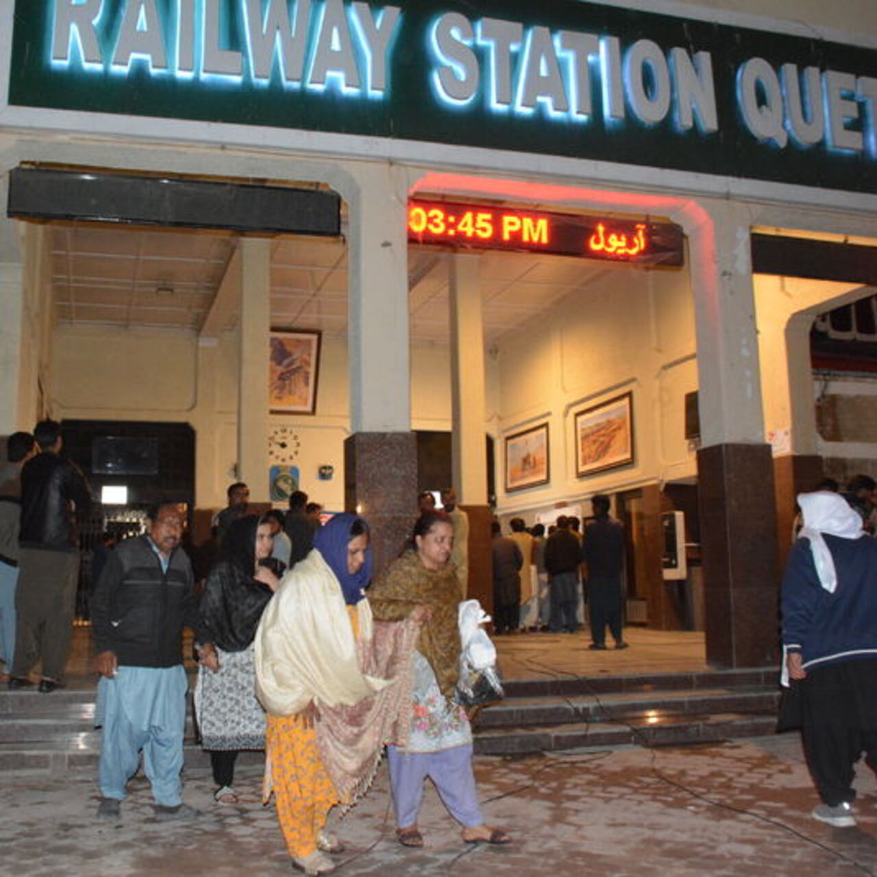 Pakistan'da tren saldırısı: 21 yolcu hayatını kaybetti