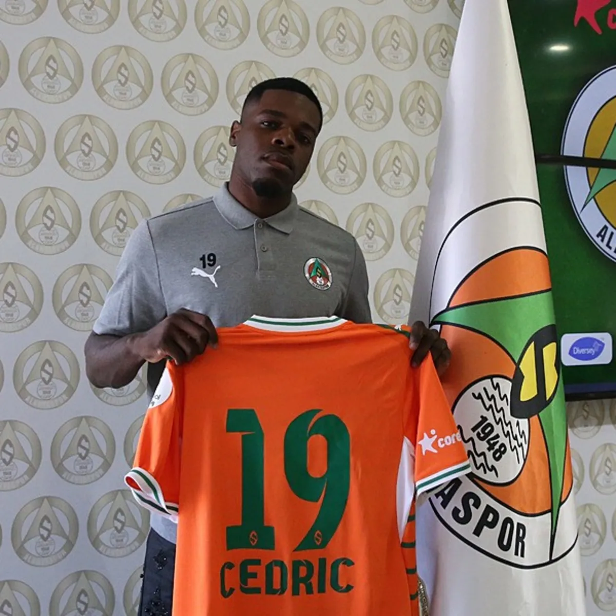 Corendon Alanyaspor, Ivan Cedric ile 4 yıllık sözleşme imzaladı