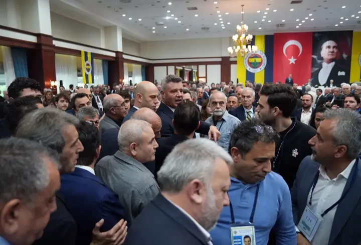 Fenerbahçe Yüksek Divan Kurulu Toplantısı'nda gerginlik
