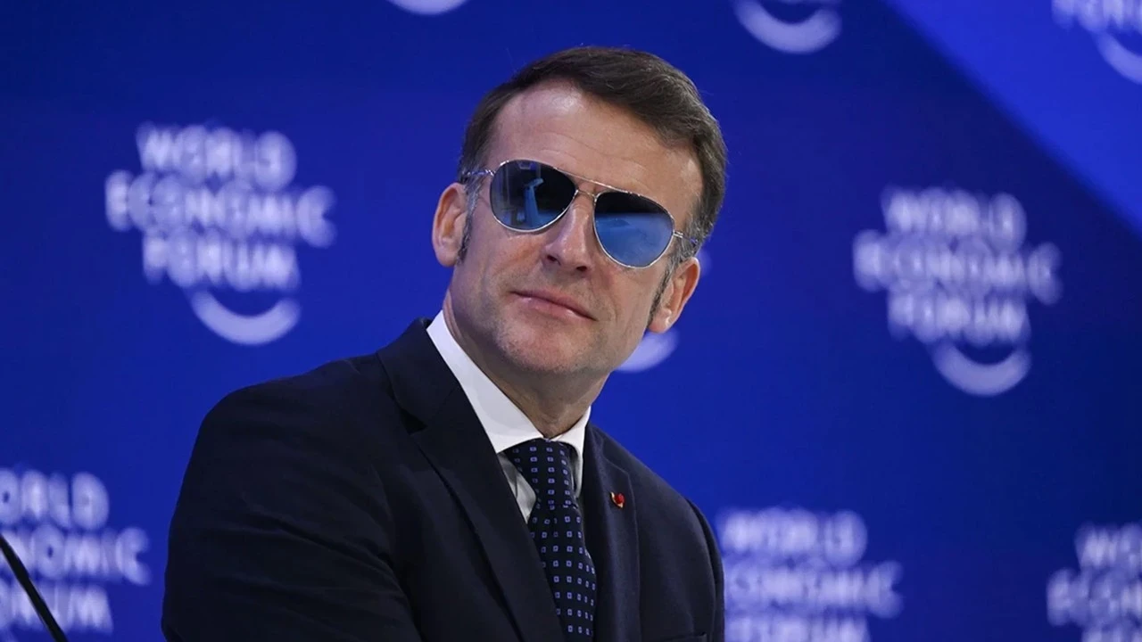Trump, Macron’un gözlüğüyle dalga geçti