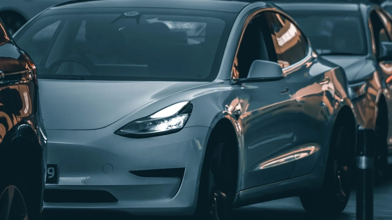 Tesla dahil 4 milyon araç geri çağrıldı: Çin gözde tasarımı yasaklıyor