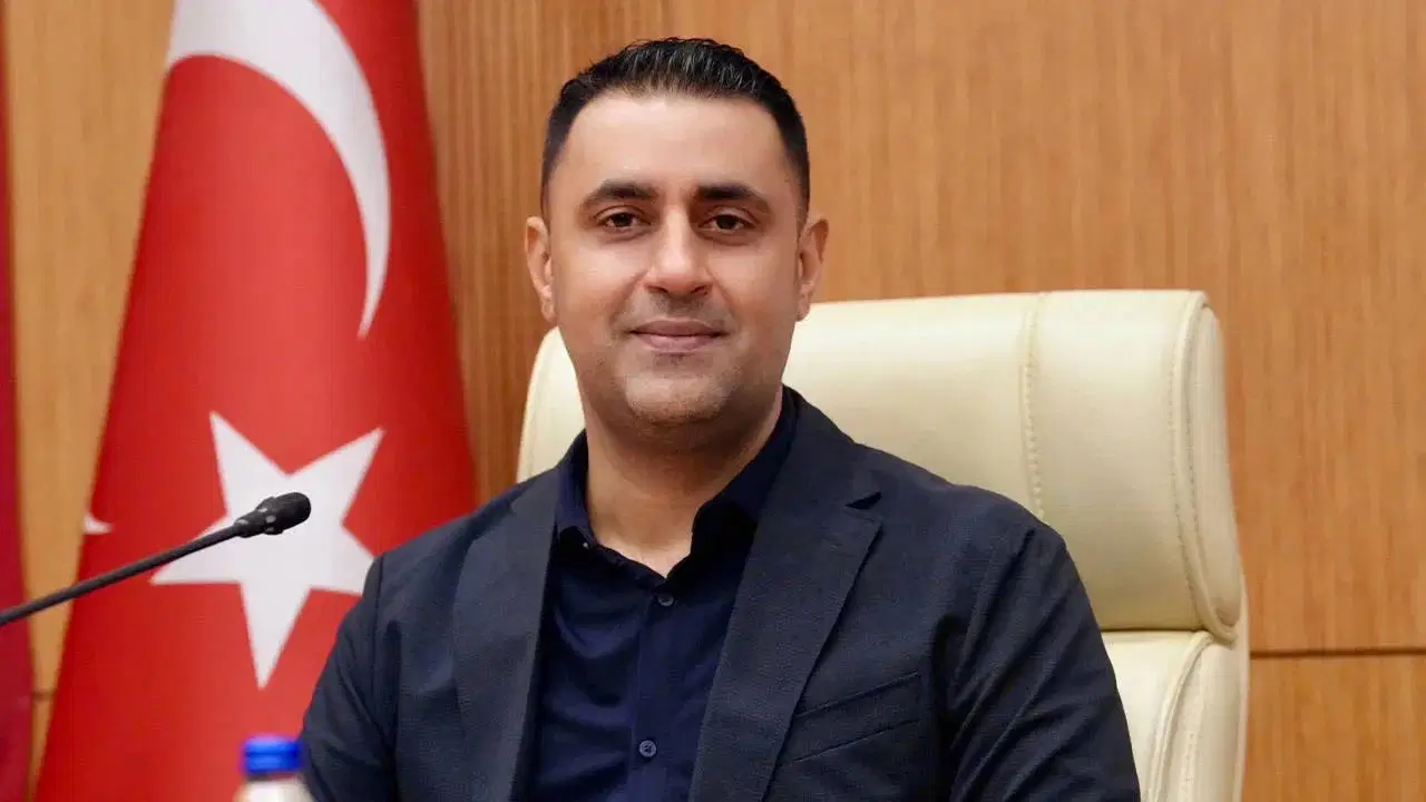 Çukurova Belediye Başkanı Emrah Kozay Görevden Uzaklaştırıldı
